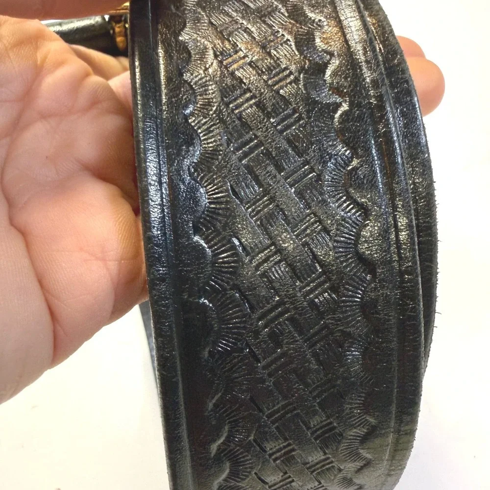 Black Basketweave Embossed Leather Belt Solid Brass Buckle Snap Closure 1.75in